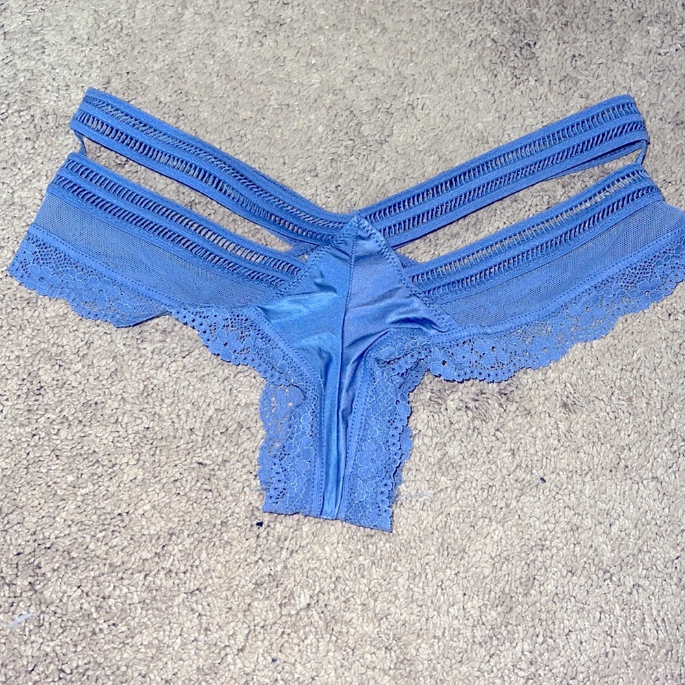 Victoria Secret - Picture 3 of 4